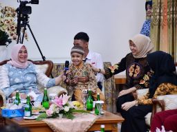 Ahli Waris Awak Pesud Bonanza T-2503 Terima Santunan dari Ketum IKKT PWA