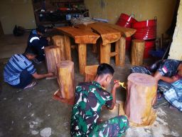 Jempol, Prajurit Wing Udara 3 Sulap Pohon Kering Jadi Barang Bernilai Ekonomis