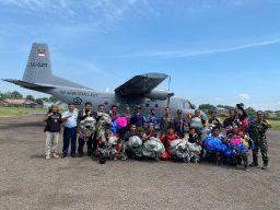 Pesud Casa NC 212-200 Aviocar Puspenerbal Dukung Latihan Terjun Denjaka di Cirebon