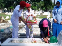 Jelang HUT Kopaska ke-62, Dansatkopaska Koarmada II Ikuti Ziarah dan Tabur Bunga