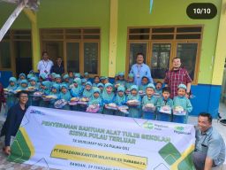 Pegadaian Peduli Pendidikan Anak Pulau Gili