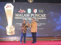 Muhammad Nabil Ketua Umum KONI Jatim Terima Penghargaan Sport Achievement Award di HPN 2024