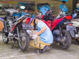 SMK Negeri 3 Yogyakarta dan Dinas Lingkungan Hidup Kota Yogyakarta adakan Uji Emisi Kendaraan Ber