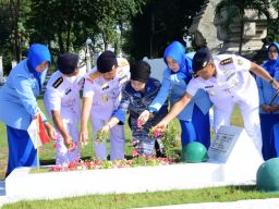 Ziarahi TMP 10 November dan TMB TNl AL Gebang Jelang HUT ke-68 Penerbal 2024