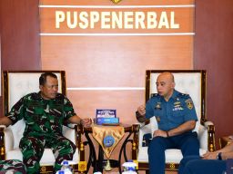 Komandan Puspenerbal Terima CC Kadisinfolahtah Mabesal