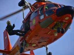 Rekualifikasi Penggunaan Hoist untuk Rescue, Ronud 400 WU 2 Puspenerbal Memantapkan Keterampilan SAR