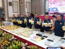 Polda Jatim Amankan 2 Kurir Sabu Dan Ekstasi Jaringan Fredy Pratama