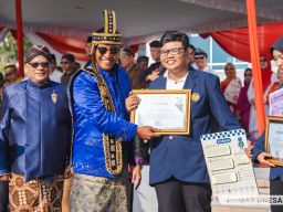 Keren! UNESA Pecahkan Dua Rekor MURI Sekaligus pada Momentum Upacara HUT ke-79 Republik Indonesia