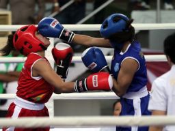 Babak Penyisihan Atlet Kickboxing Jatim Viona Amalia Menang TKO atas Yoanita Rostika dari NTT
