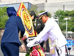 H-1 Peringatan HUT ke-79 TNl, Komandan Puspenerbal Pimpin Ziarah dan Tabur Bunga di TMP 10 November