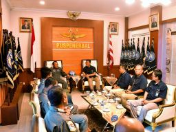 Komandan Puspenerbal Terima Kunjungan Silaturahim GM PT. APl Kancab Juanda