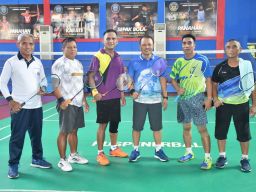 Komandan Puspenerbal Olahraga Bersama Perwira Lulusan AAL ke-39/1993 Wilayah Surabaya