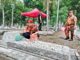 Pemuda Pancasila Kota Surabaya Tabur Bunga di Taman Makam Pahlawan
