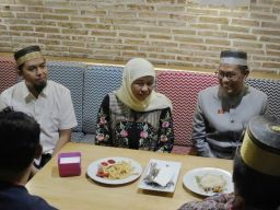 Dr (HC) Khofifah Indar Parawansa Daeng Ngati, M.Si Hadir Dalam Penutupan Muswil XI BPW. KKSS Jatim