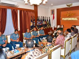 Komandan Puspenerbal Terima Kunjungan Kerja CEO Region IV Angkasa Pura Indonesia