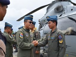 Prajurit Wing Udara 3 Puspenerbal Sambut Kedatangan Helikopter Anti Kapal Selam AS 565 MBE Panther HS 1303