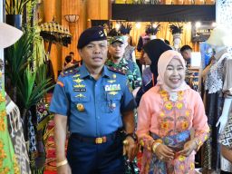 Komandan Puspenerbal dan Ketua Gabungan Jalasenastri Puspenerbal Hadiri Pembukaan Jala Fair 2025