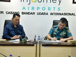 Puskopal Puspenerbal - PT. Angkasa Pura Indonesia Teken Kerjasama Land Transport di Bandara Juanda