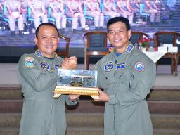 Demo Udara RaLF Warnai Pengasuhan Komandan Puspenerbal Kepada Taruna AAL