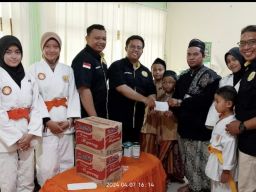 Berbagi di Bulan Ramadan, Jujitsan Dojo Wijaya Putra Bagikan Takjil dan Santuni Yatim Piatu