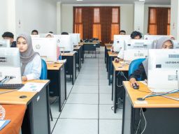 UTBK Hari Pertama Unesa Diikuti 2.462 Peserta