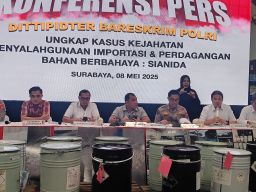Terbongkar! Perdagangan Ilegal Sianida di Surabaya, Polisi Sita Ribuan Drum Berbahaya