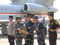 Komandan Puspenerbal Sambut Kunker Panglima TNl di Surabaya