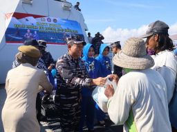 Aksi Peduli Terhadap Nelayan Pesisir Kamal Warnai Peringatan HUT Ke-47 Arsenal