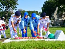 Puspenerbal Ziarah di TMP 10 November dan TMB TNl AL Gebang Jelang HUT Ke-69 Penerbangan TNI AL