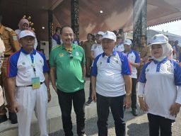 Masuk Kabupaten Malang, Kirab Obor Api Porprov Jatim IX 2025 Disambut Meriah Warga Lawang