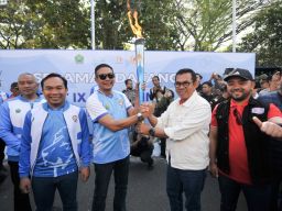 Tiba di Kota Malang, Wali Kota dan Wakil Wali Kota Sambut Langsung Kirab Api Porprov Jatim IX 2025 