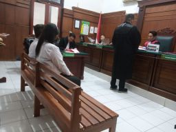 Rusak Dua Mobil, Handy Soenaryo dan Jan Hwan Diana Diadili di PN Surabaya