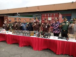 Kejaksaan Tanjung Perak, Musnahkan Minuman Keras Senilai 29 Miliar 