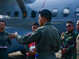 TNl AL Kerahkan Pesud CN 235-220 dari Wing Udara 2 Puspenerbal Dukung Operasi SAR KMP Tuna Pratama Jaya