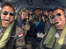 Membanggakan, Heli Panther Satgas MTF Dukung Kunjungan Kerja MTF Commander ke KRI Sultan Iskandar Muda