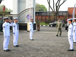 Tradisi Peluit bagi Pati TNl AL, Sambut Kedatangan Wadan Puspenerbal Pasca Kenaikan Pangkat