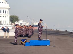 Pangkoarmada II Laksda TNI I G P Alit Jaya, S.H. , M.Si Lepas KRI Bima Suci Arungi Samudra