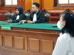 Terdakwa Penggelapan Rp 4,2 Miliar, Monica Ratna Divonis 2 Tahun 3 Bulan Penjara