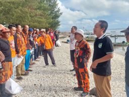 Pemuda Pancasila Surabaya Gelar Aksi Bersih-Bersih Pantai Kenjeran
