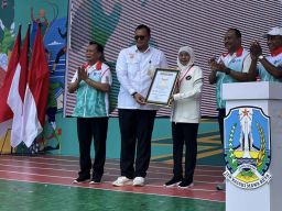 Khofifah Tegaskan Komitmen Bangun Budaya Olahraga di Haornas XLII Unesa