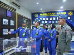 Komandan Puspenerbal Dampingi Kasal Tour Facility di Pangkalan Udara TNl Angkatan Laut Juanda