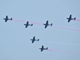 Mainkan 10 Formasi, Rajawali Laut Flight Puspenerbal Tampil Memukau di Presidential Inspection Jelang HUT ke-80 TNl