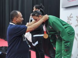 Varadisa Persembahkan Emas untuk Jatim, Gulat Kokohkan Dominasi di PON Bela Diri 2025