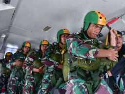 Dukung Terjun Statis Pasis Marinir AAL 71, Wing Udara 2 Puspenerbal Kerahkan Casa