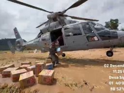 Wing Udara 1 Puspenerbal AS565 MBe Panther HS-1307 Turunkan Bantuan Kemanusiaan di Tapanuli Tengah