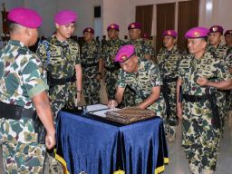 Kolonel Marinir Marhabang Resmi Jabat Komandan Resimen Artileri 2 Marinir