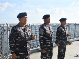Pangkoarmada II Ikuti Upacara Hari Dharma Samudera 2026 Di KRI dr. Wahidin Sudirohusodo-991