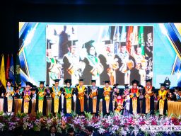 Unesa Kukuhkan 9 Guru Besar Baru, Salah Satunya Profesor Disabilitas Penemu "Obat" Diabetes