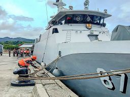 Dukung Operasi Perisai Sura 26, KRI Matabongsang-873 Sandar di Dermaga Tawiri Kodaeral IX