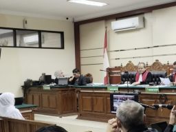 Khofifah Bantah Tuduhan Penerimaan Fee Dana Hibah, Kuasa Hukum Sebut Tak Ada Alat Bukti